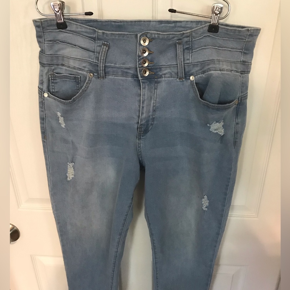 Sandpiper Jeans HighRise Stretch Size 18 5 Pocket Distressed Light Wash